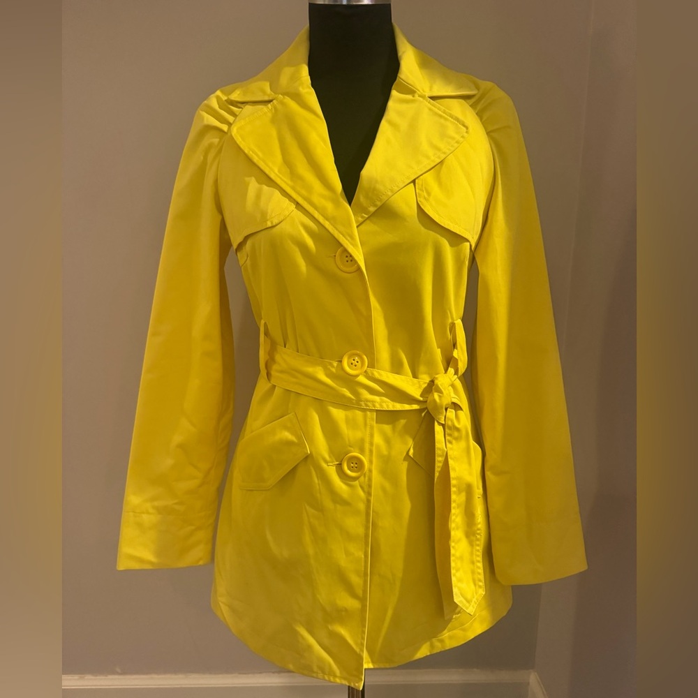 Express Yellow Light Trench Coat with Belt. XS.